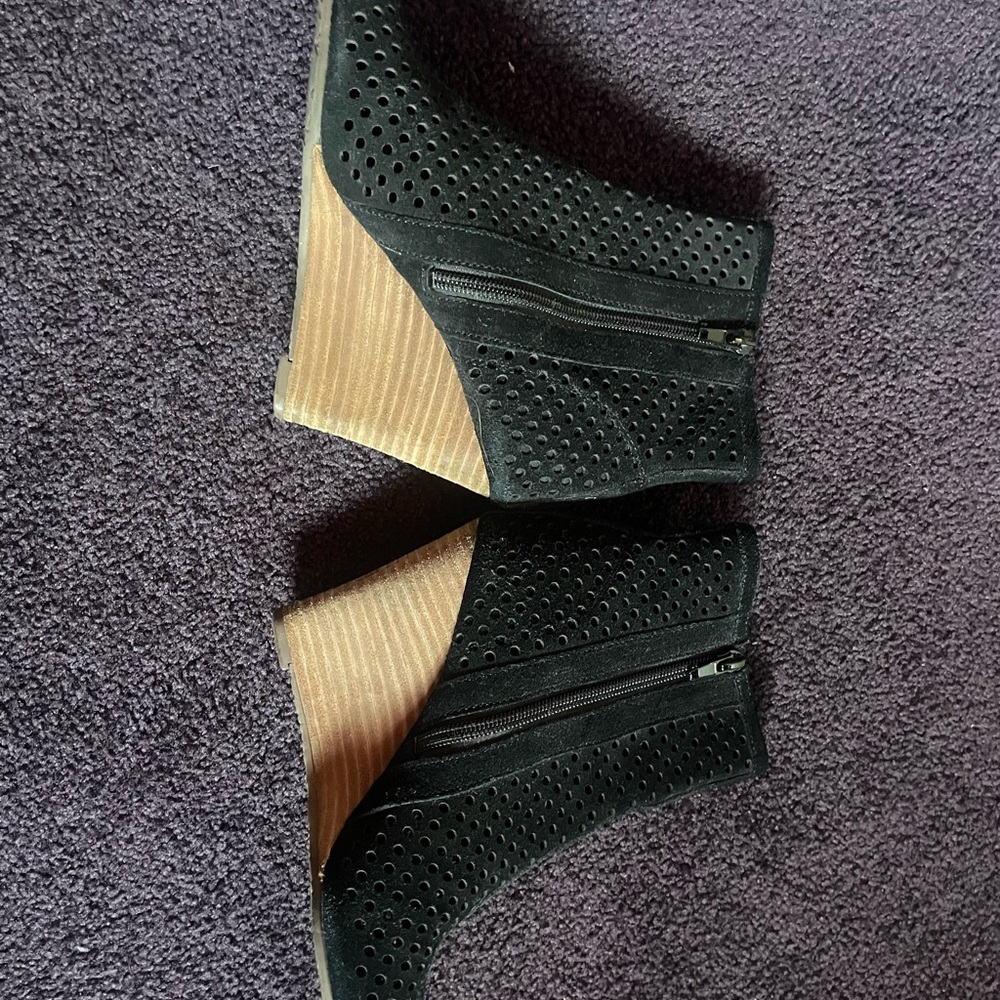 Carlos Santana Black and Tan Wedge Boots